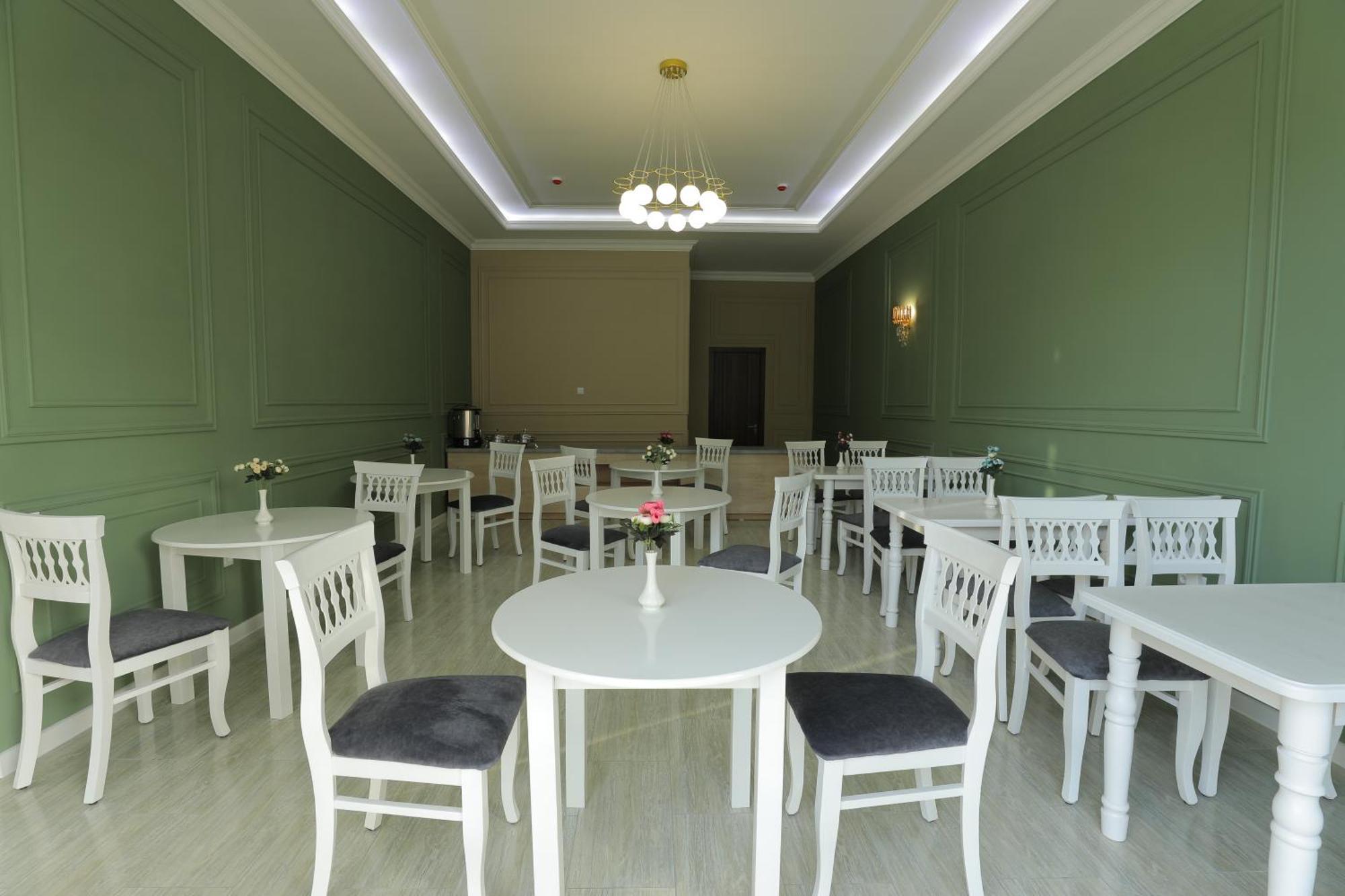 Resident Hotel Tashkent Esterno foto