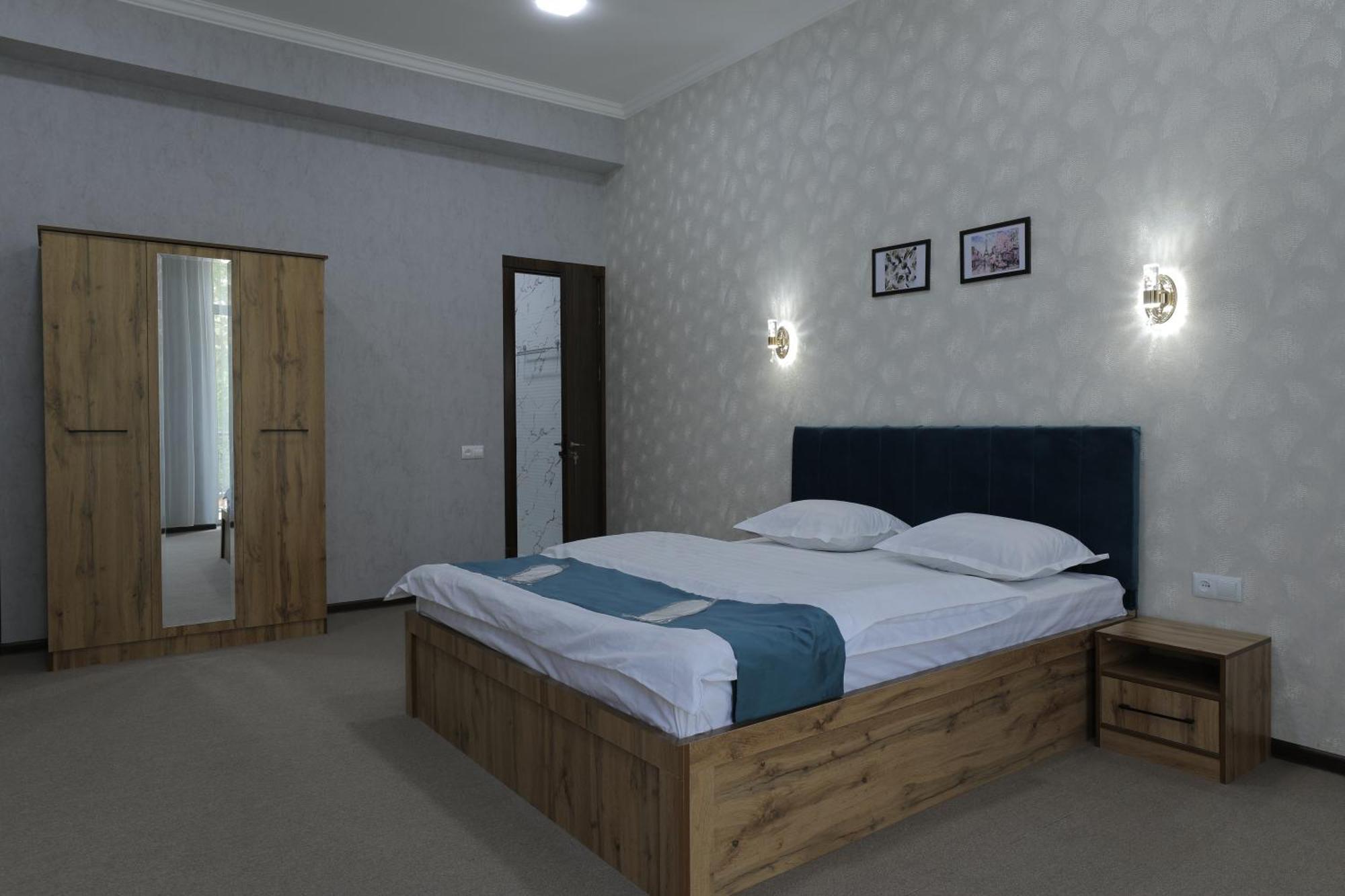 Resident Hotel Tashkent Esterno foto