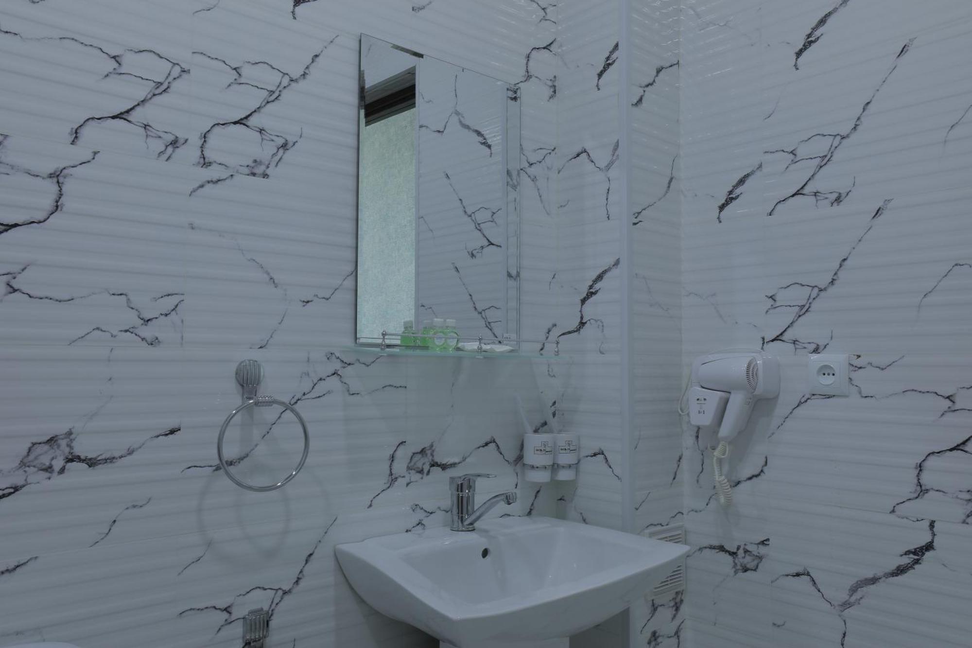 Resident Hotel Tashkent Esterno foto
