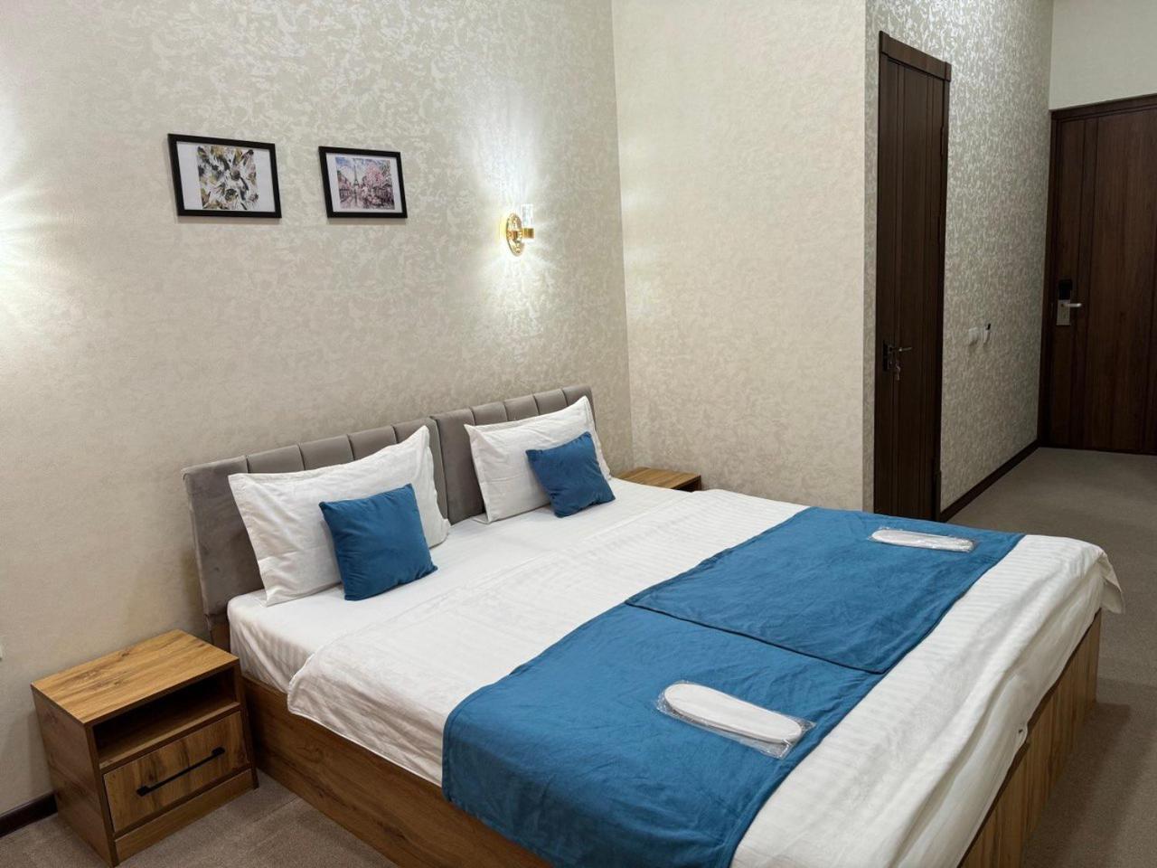 Resident Hotel Tashkent Esterno foto