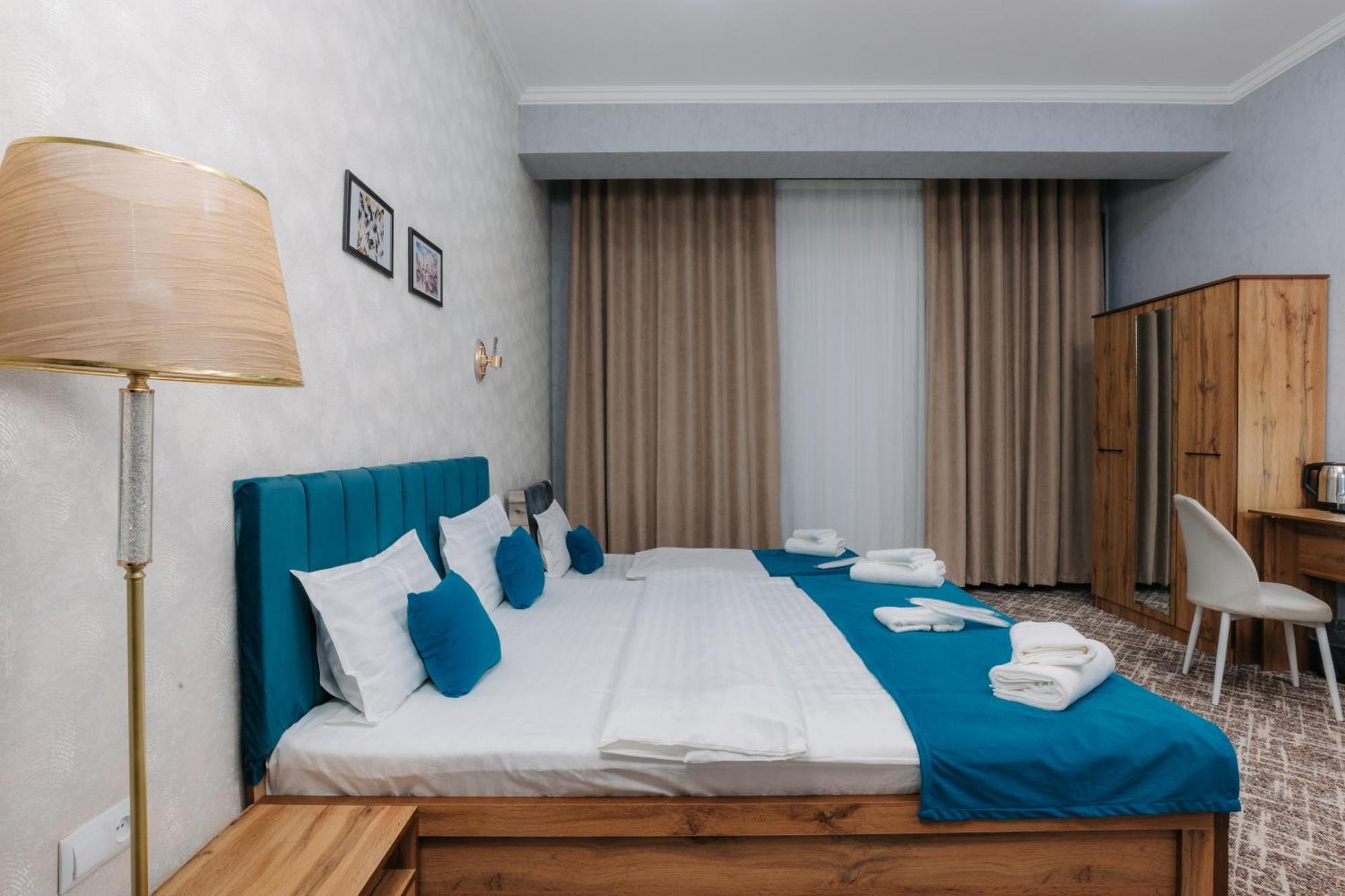 Resident Hotel Tashkent Esterno foto