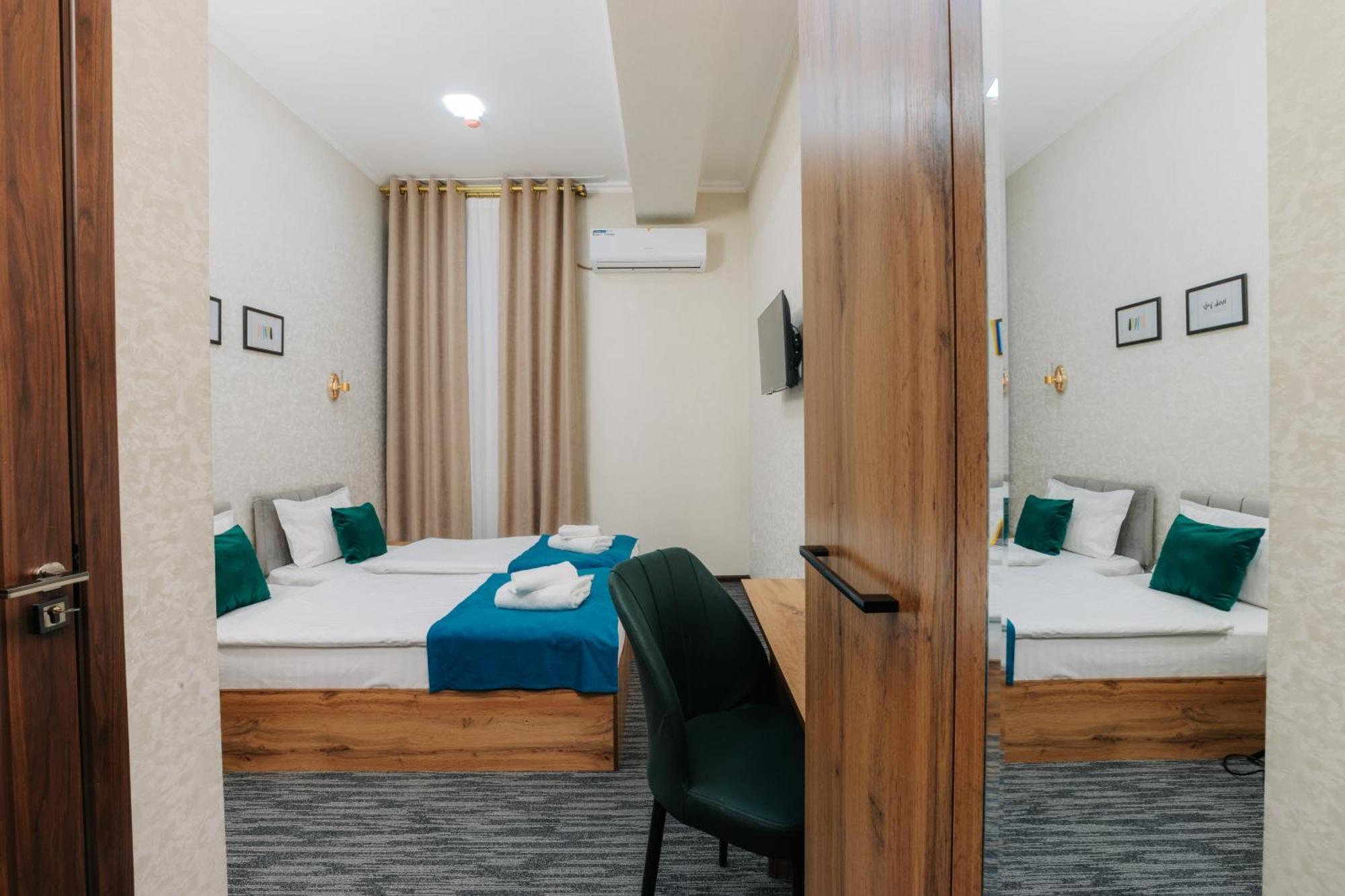 Resident Hotel Tashkent Esterno foto