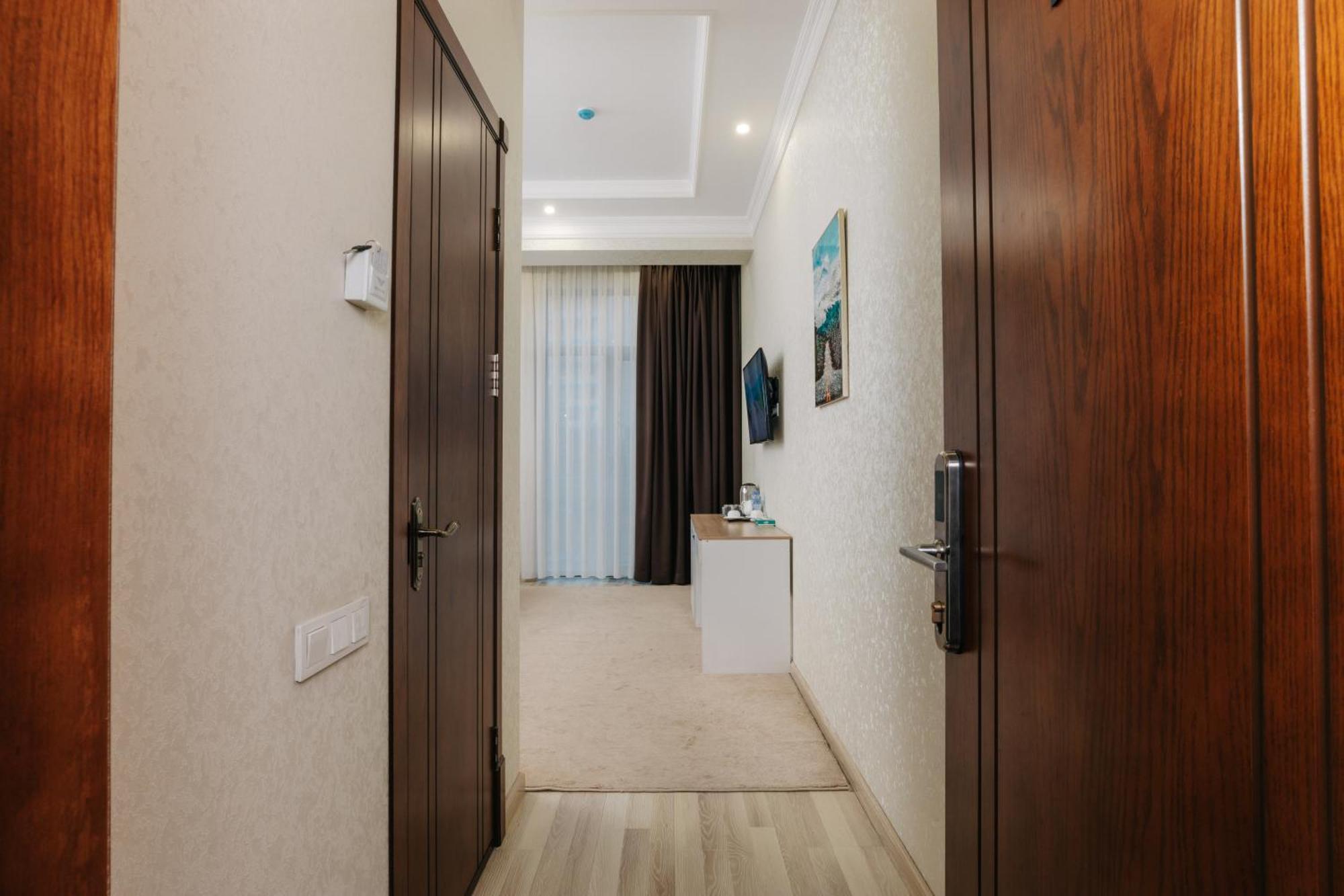 Resident Hotel Tashkent Esterno foto