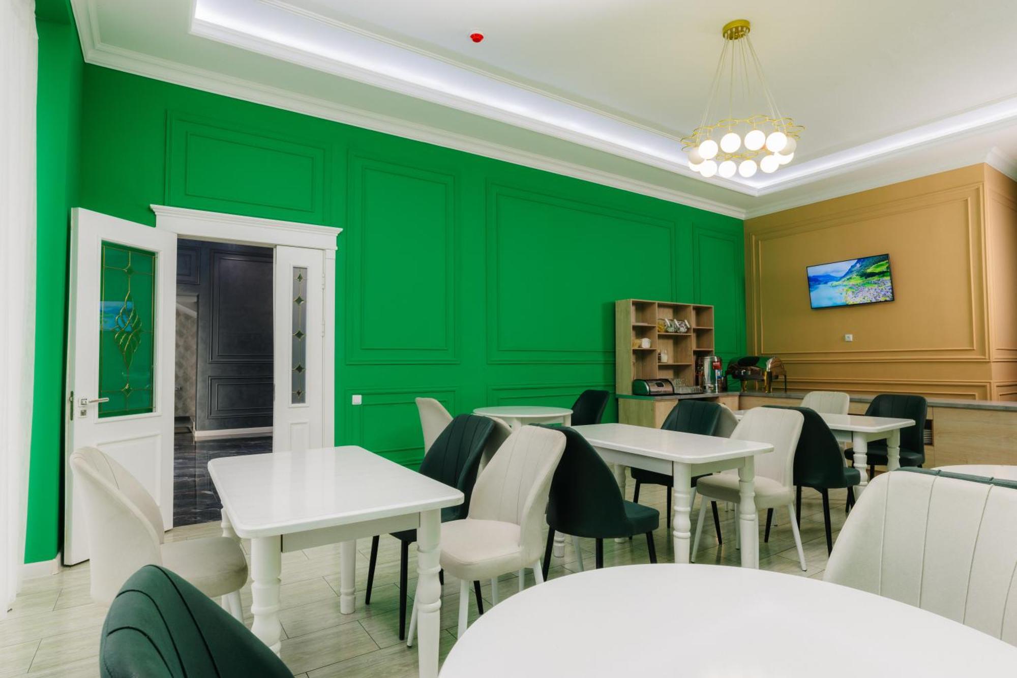 Resident Hotel Tashkent Esterno foto